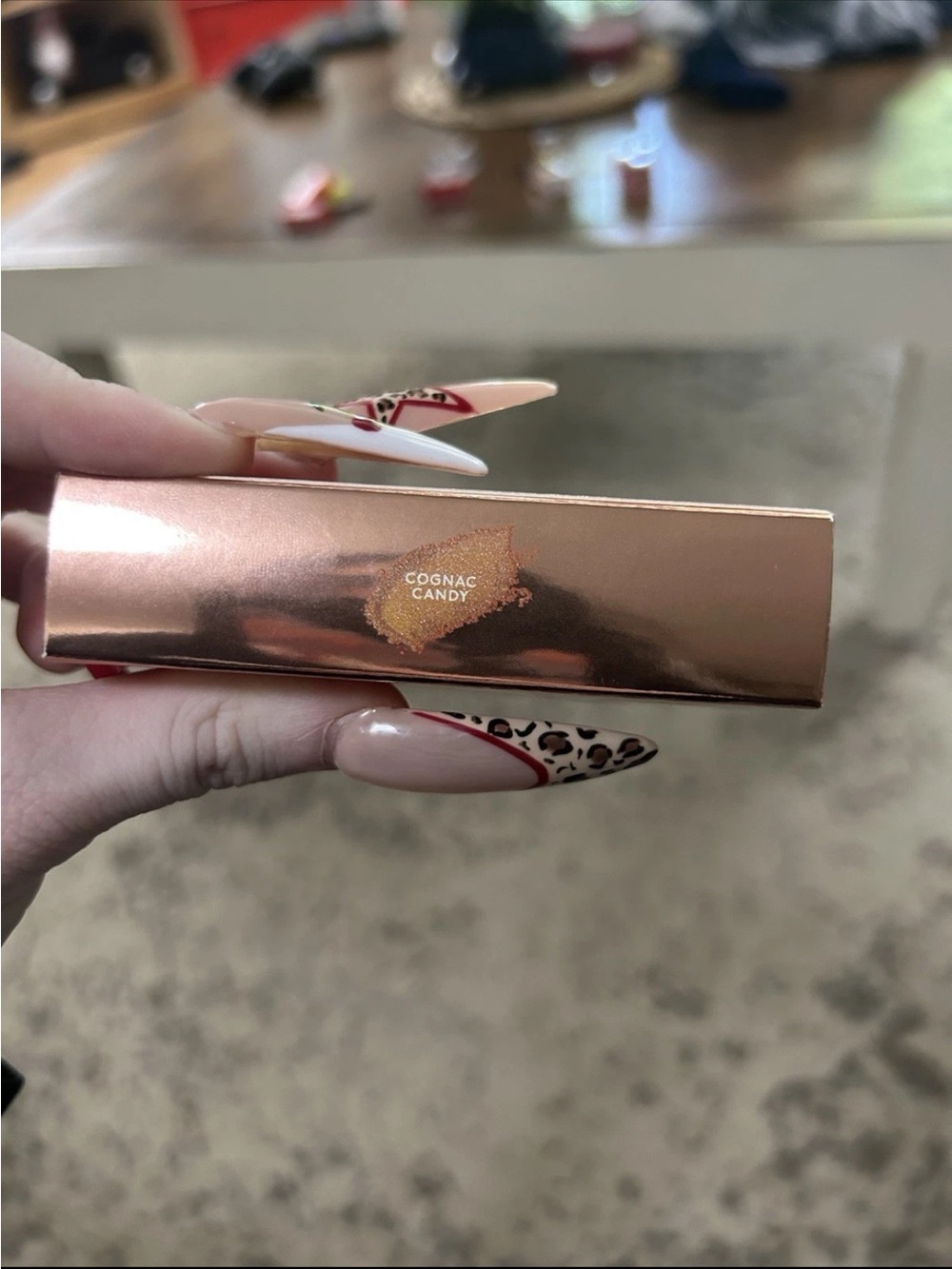 Fenty Beauty Diamond Bomb All-Over Diamond Veil - Cognac candy - Picture 4 of 4